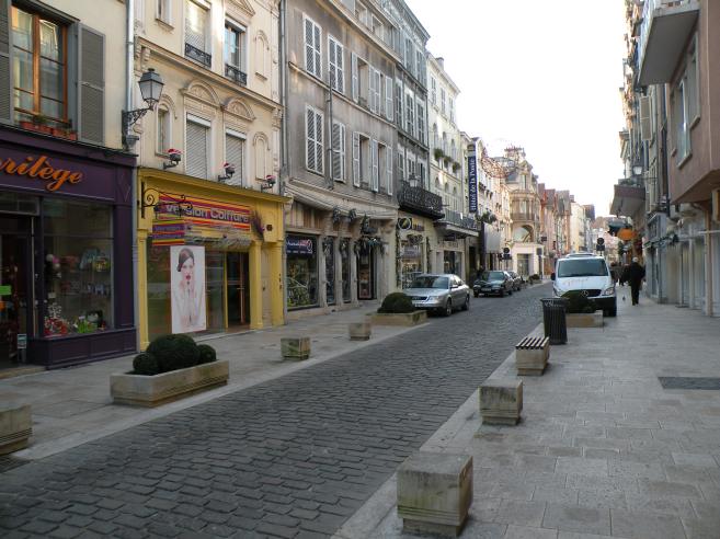  la rue Emile Zola dans sa partie est